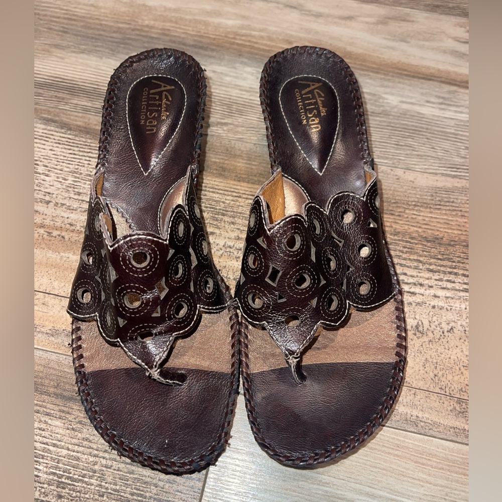 Clark's Artisan Sz 9 Thong Wedge Sandals Flip Flop Dark Brown Leather Cutout